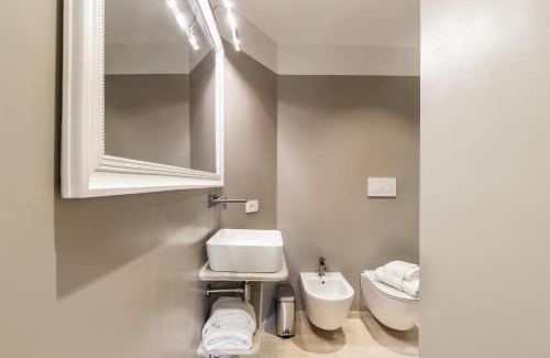 Quartiere XXIV Don Bosco Apartment | Trastevere Travertino Suite