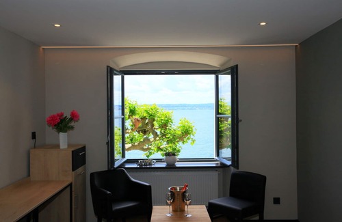 Meersburg Apartment | Traumhafte Sicht auf den See, die Berge und die Promenade