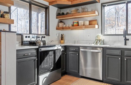 Innsbrook House | Trautwein Lake Cove w/Hot Tub by StayLage