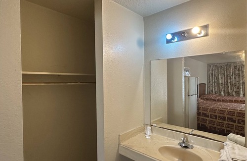 La Marque Hotel | Travel Inn By OYO La Marque Texas City I-45
