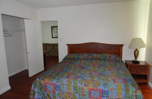 North Hills East Hotel | Travel Inn