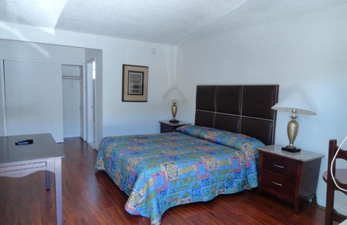 North Hills East Hotel | Travel Inn