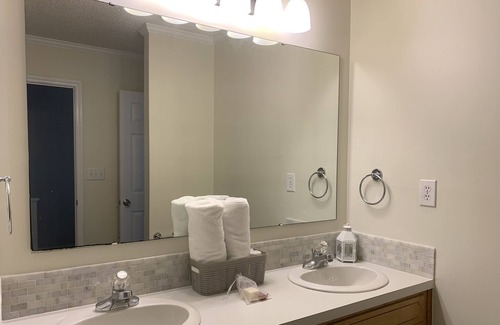 Greenville Condo | Travel Nurses, Close to Hospital, Renovated!