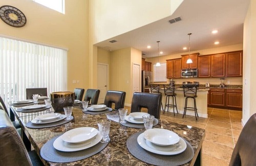 Lindfields House | Travel to Disney, and stay like your home!
