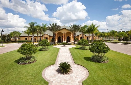 Lindfields House | Travel to Disney, and stay like your home!