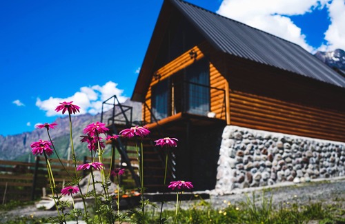 Gergeti Cottage | Traveler's Cottage in Kazbegi