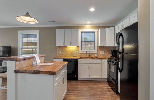 Fairview Apartment | Traveler's Fairview Haven