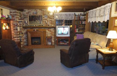 Eagle River Hotel | Travelers Inn Motel