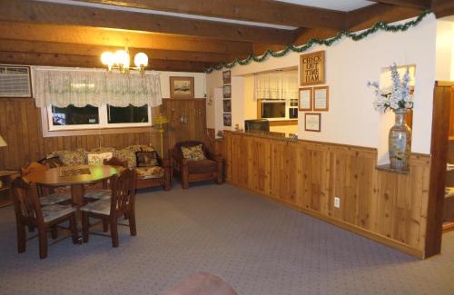 Eagle River Hotel | Travelers Inn Motel
