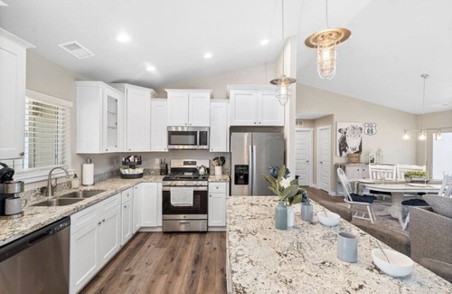 Williams House | Travelers Paradise | NEW Home!
