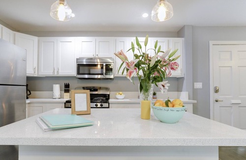 Willmore Apartment | Traveler’s Pick: Cozy, Near Beach & Dtwn + Prkg