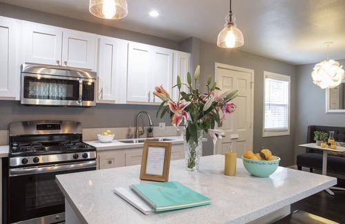 Willmore Apartment | Traveler’s Pick: Cozy, Near Beach & Dtwn + Prkg