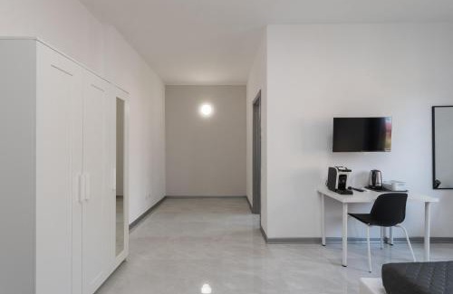 Ciampino House | Travelershome Ciampino Airport GuestHouse 600m to Airport