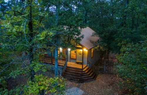 Hochatown Cabin | Travelin Lights;Perfect Cabin Experience- Sleeps 4