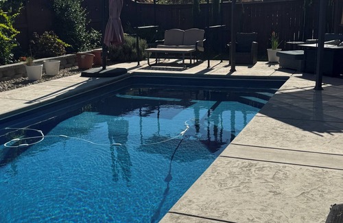 Woodland House | Traveling Nurse. Furnished Bedroom with Pool, Cabana, Loft