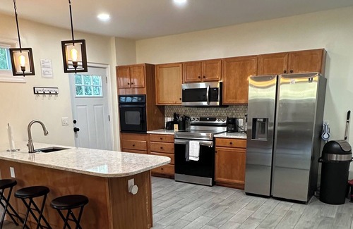 Pittsfield Apartment | Traveling Nurses! Paradise, 0.2 Miles from BMC - 3 Bedroom