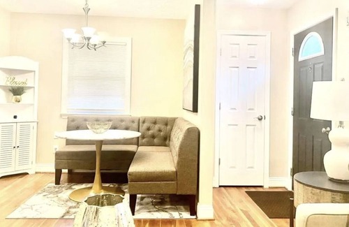 Newport News House | Traveling professionals! near Riverside Regional Hospital and NN Shipyard
