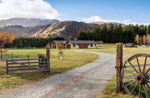 Arrow Junction House | Travellers Retreat Live The Dream