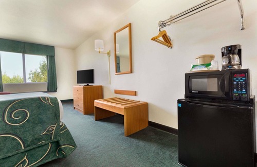Sharon Springs Hotel | Travelodge by Wyndham Sharon Springs