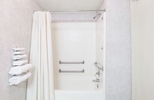 Elkton Hotel | Travelodge by Wyndham Elkton University Area