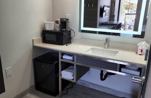 Northwest Anaheim Hotel | Travelodge by Wyndham Fullerton Near Anaheim