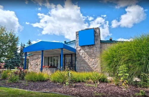 Lansing Hotel | Travelodge by Wyndham Lansing