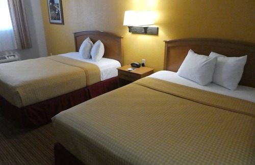 Lemoore Hotel | Travelodge by Wyndham Lemoore Near Naval Air Station