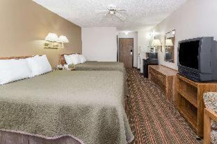 Del Camino Hotel | Travelodge by Wyndham Longmont