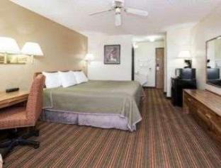 Del Camino Hotel | Travelodge by Wyndham Longmont