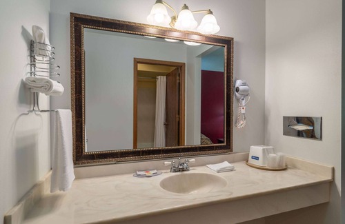 Merrill Hotel | Travelodge by Wyndham Merrill