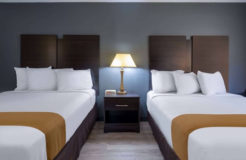Merrill Hotel | Travelodge by Wyndham Merrill