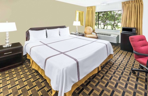 Shreveport Hotel | Travelodge by Wyndham Shreveport LA