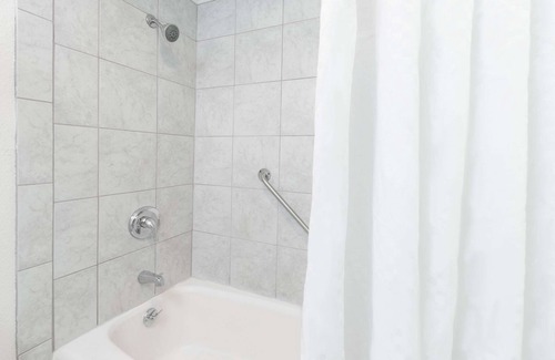 Shreveport Hotel | Travelodge by Wyndham Shreveport LA