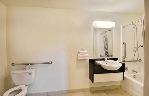 Brattleboro Hotel | Travelodge by Wyndham Brattleboro VT