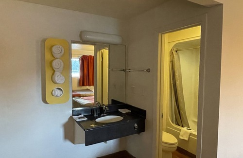 Brattleboro Hotel | Travelodge by Wyndham Brattleboro VT