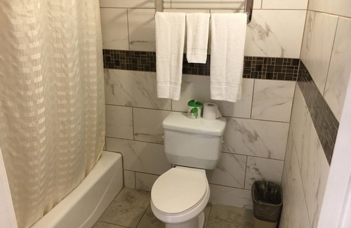 Harbor Hotel | Travelodge by Wyndham Harbor City