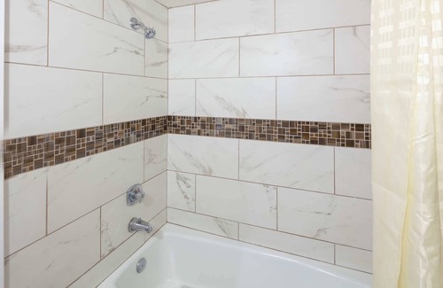 Harbor Hotel | Travelodge by Wyndham Harbor City