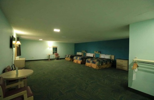 Parkersburg Hotel | Travelodge by Wyndham Parkersburg