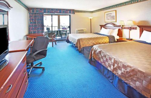 Sunset Beach Hotel | Travelodge by Wyndham Ocean Front