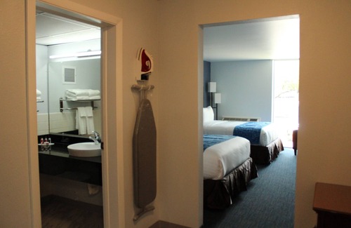 Racine Hotel | Travelodge by Wyndham Water’s Edge Hotel - Racine
