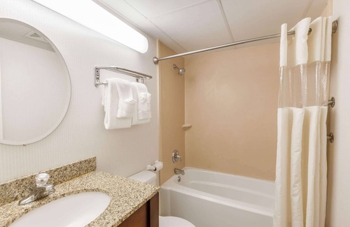 Newtonville Hotel | Travelodge Inn & Suites by Wyndham Albany