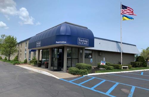 Colonie Hotel | Travelodge Inn & Suites by Wyndham Albany