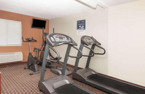 Colonie Hotel | Travelodge Inn & Suites by Wyndham Albany