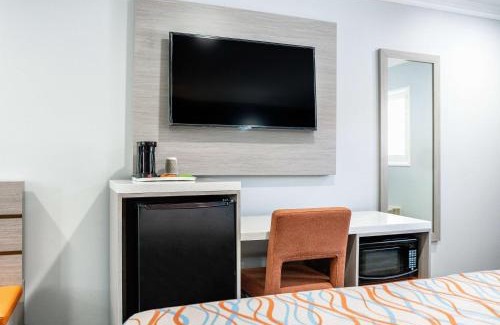 Bell Hotel | Travelodge Inn & Suites by Wyndham Bell Los Angeles Area