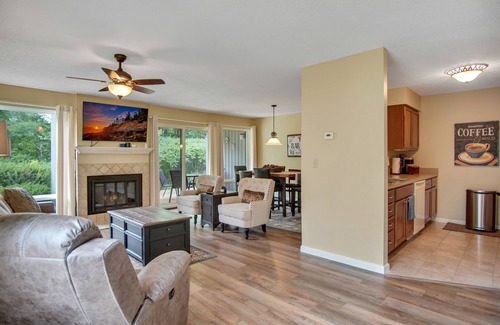 Acme Apartment | Traverse city condo/golfing/beaches/wineries/hiking
