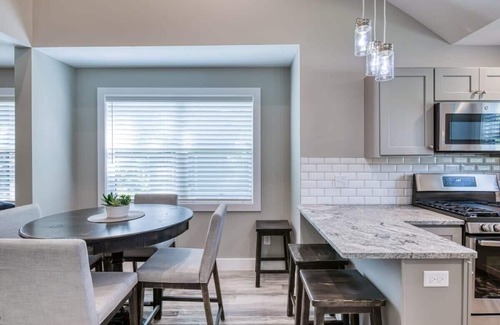 Greilickville Condo | Traverse City's West Bay Getaway - Dog Friendly!