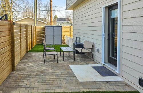 Traverse City House | Traverse City Townhome Walk to Boardman Lake!