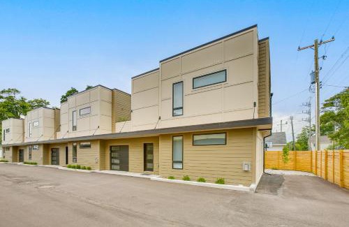 Traverse City House | Traverse City Townhome Walk to Boardman Lake!