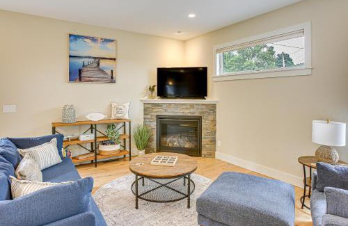 Traverse City House | Traverse City Townhome Walk to Boardman Lake!