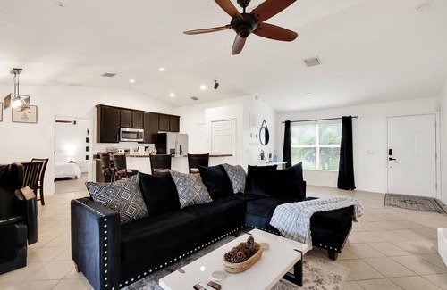 Port Saint Lucie House | Treasure Coast of FL with King Size Suite